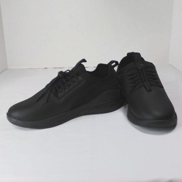 Clove Shoes Classic All Black Healthcare Nursing Comfortable Sneakers Wide - Picture 1 of 8
